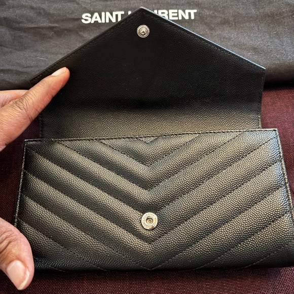 ✨AUTHENTIC Saint Laurent Black Quilted Wallet with Silver Logo - Picture 4 of 12